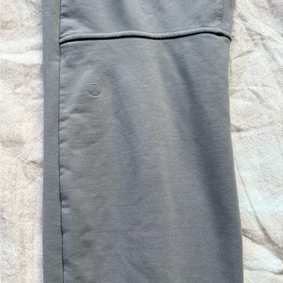 Men’s light purpleish medium lululemon athletic sweatpants, perfect condition - Picture 4 of 7